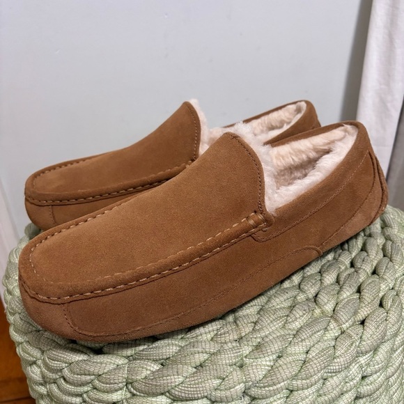 UGG Ascot Chestnut Suede Sherpa Lined Driving Moccasin Slippers NWOB - Picture 1 of 8